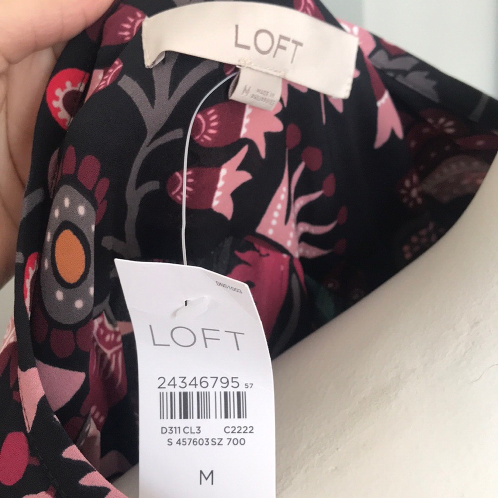 2 for $20! LOFT M Top - Picture 2 of 3